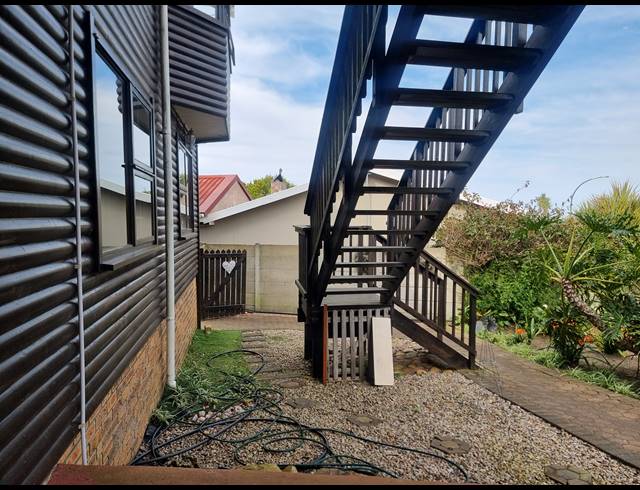 6 BEDROOM FREESTANDING FOR SALE IN DANA BAY